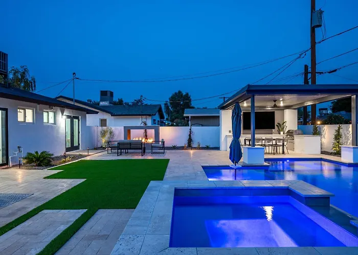 Swim Up To Cooking Entertainment Play Corn Hole And Relax By The Fire At Cascada * Scottsdale
